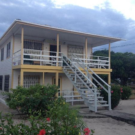 Lydia'S Guesthouse Placencia Exterior foto